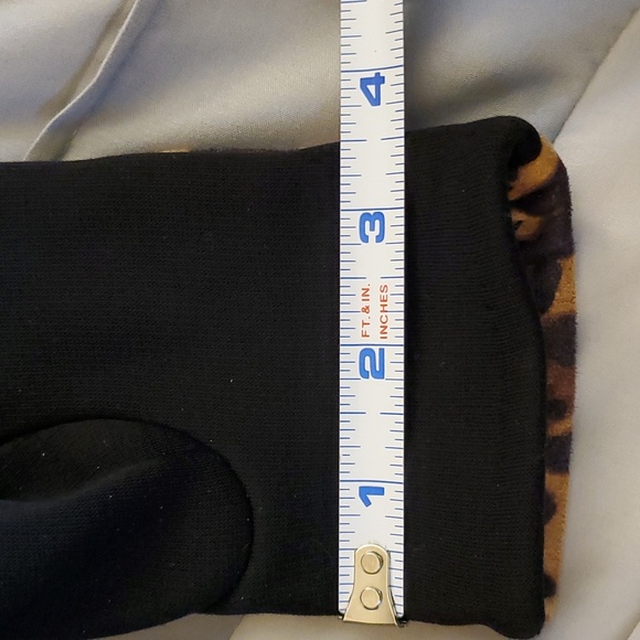 Cheetah Print & Black Gloves - Picture 7 of 10